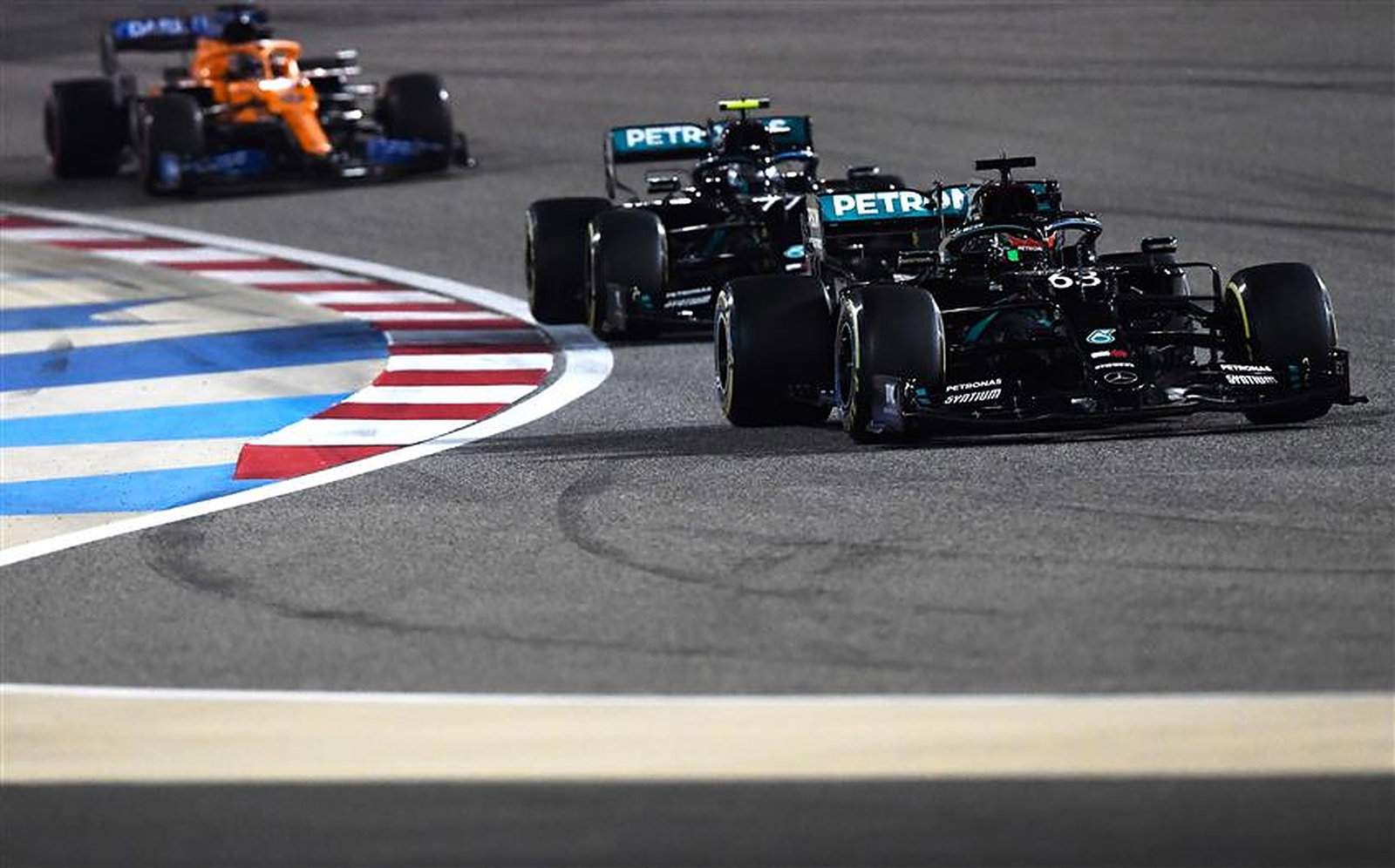 George Russell leading Valtteri Bottas in a Mercedes at Bahrain - Formula1news.co.uk