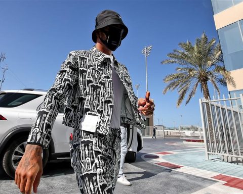 Lewis Hamilton in Abu Dhabi, still without a Mercedes contract for 2021 - Formula1news.co.uk