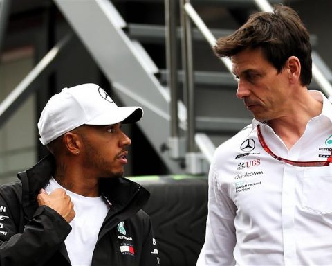 Toto Wolff and Lewis Hamilton Mercedes 2021 contract saga - Formula1news.co.uk