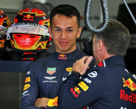 Alex Albon and Christian Horner in 2019 - Formula1news.co.uk