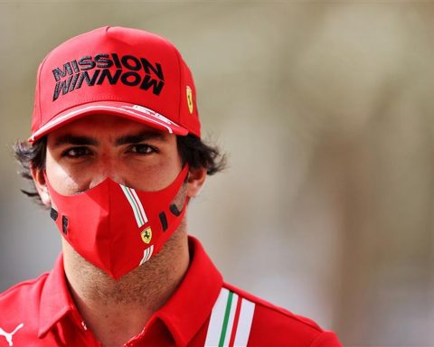 Carlos Sainz Ferrari 2021 in Bahrain - Formula1news.co.uk