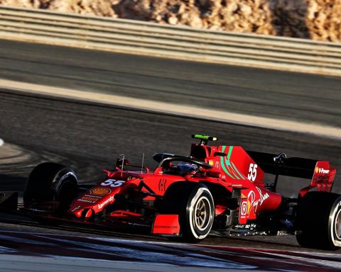 Carlos Sainz and Kimi Raikkonen collide at testing - Formula1news.co.uk