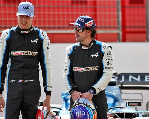 Fernando Alonso and Esteban Ocon at Alpine in 2021 Bahrain - Formula1news.co.uk