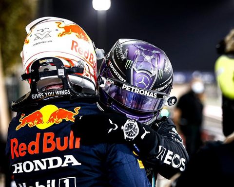 Lewis Hamilton and Max Verstappen after 2021 Bahrain GP - Formula1news.co.uk