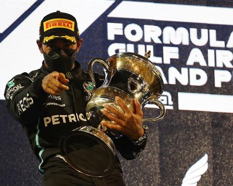 Lewis Hamilton wins 2021 Bahrain GP - Formula1news.co.uk