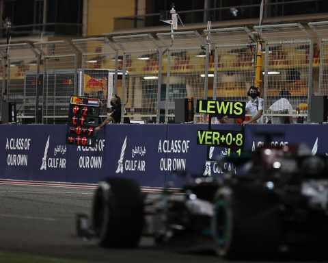 Lewis Hamilton wins the 2021 Bahrain GP - Formula1news.co.uk