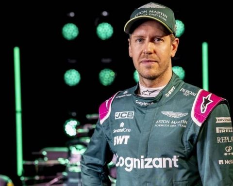 Sebastian Vettel Aston Martin picture - Formula1news.co.uk.v1