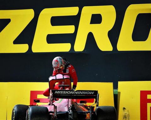 Charles Leclerc climbs out of crashed Ferrari at Imola 2021 - Formula1news.co.uk