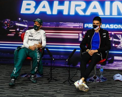 Esteban Ocon and Sebastian Vettel at Bahrain testing - Formula1news.co.uk