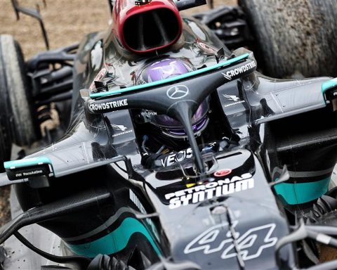 Lewis Hamilton in the gravel after making a mistake at Imola in 2021 - Formula1news.co.uk