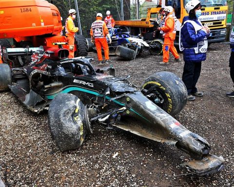 Valtteri Bottas' Mercedes at Imola after his crash with George Russell - Formula1news.co.uk