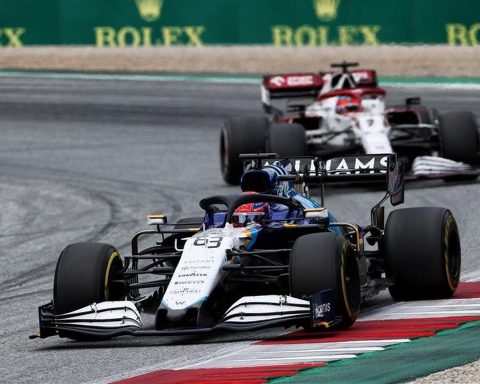 George Russell racing at Austria 2021 - Formula1news.co.uk