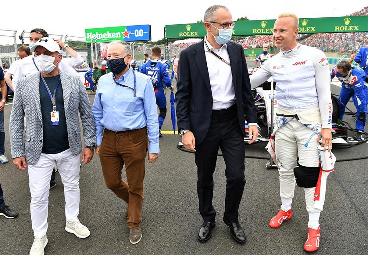 Nikita Mazepin and Stefano Domenicali on the F1 grid - Formula1news.co.uk.v1