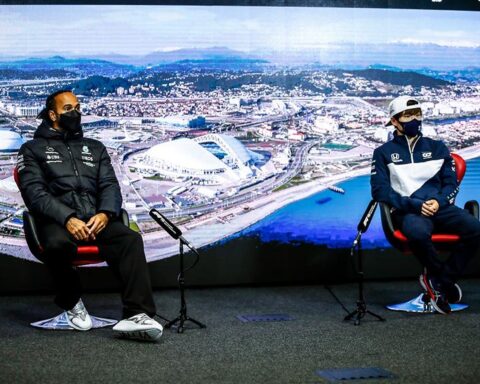 Hamilton and Tsunoda - Formula1news.v1