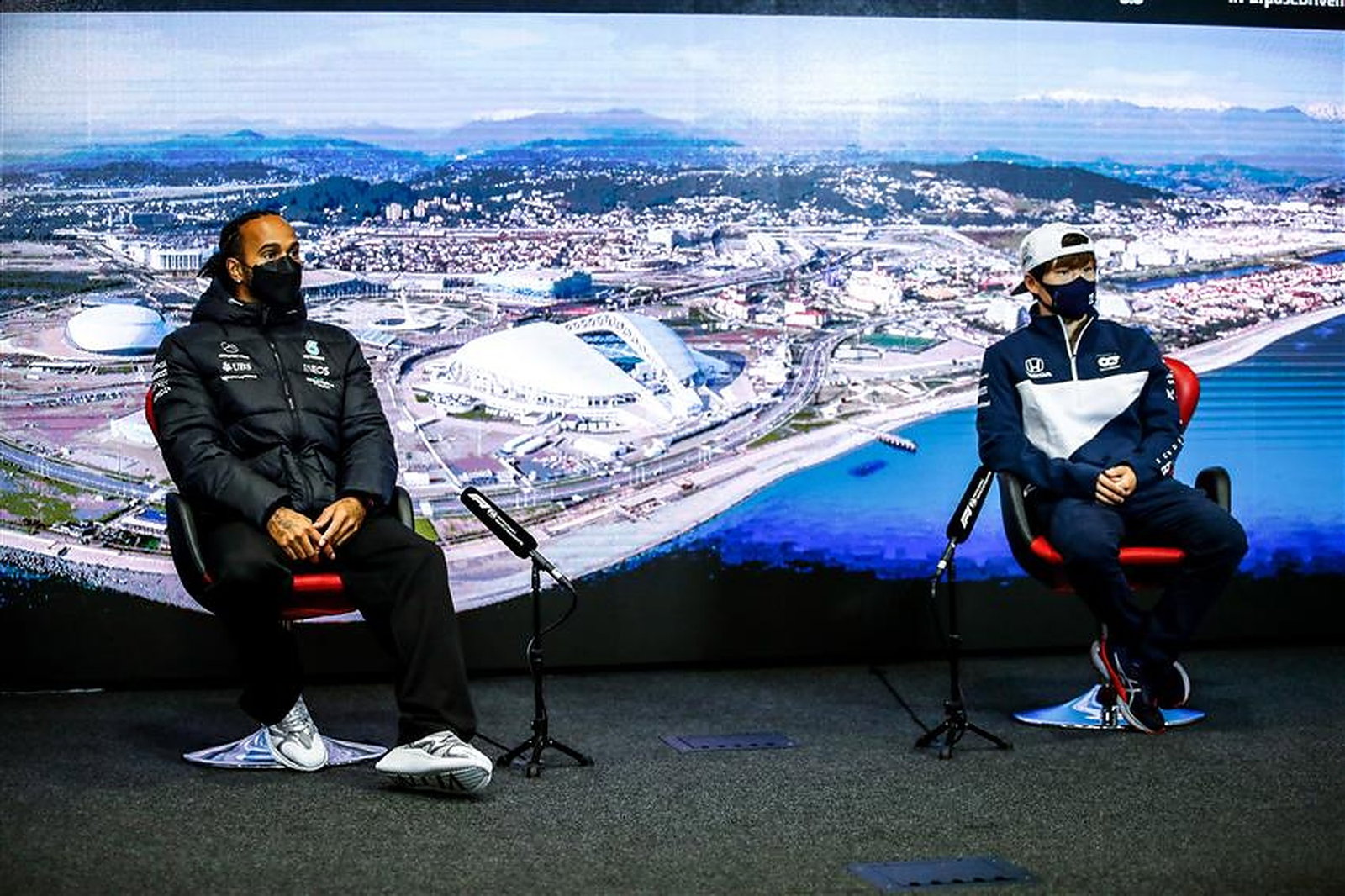 Hamilton and Tsunoda - Formula1news.v1