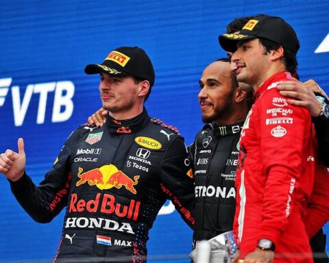 Carlos Sainz, Lewis Hamilton and Max Verstappen in 2021 Abu Dhabi GP.v1