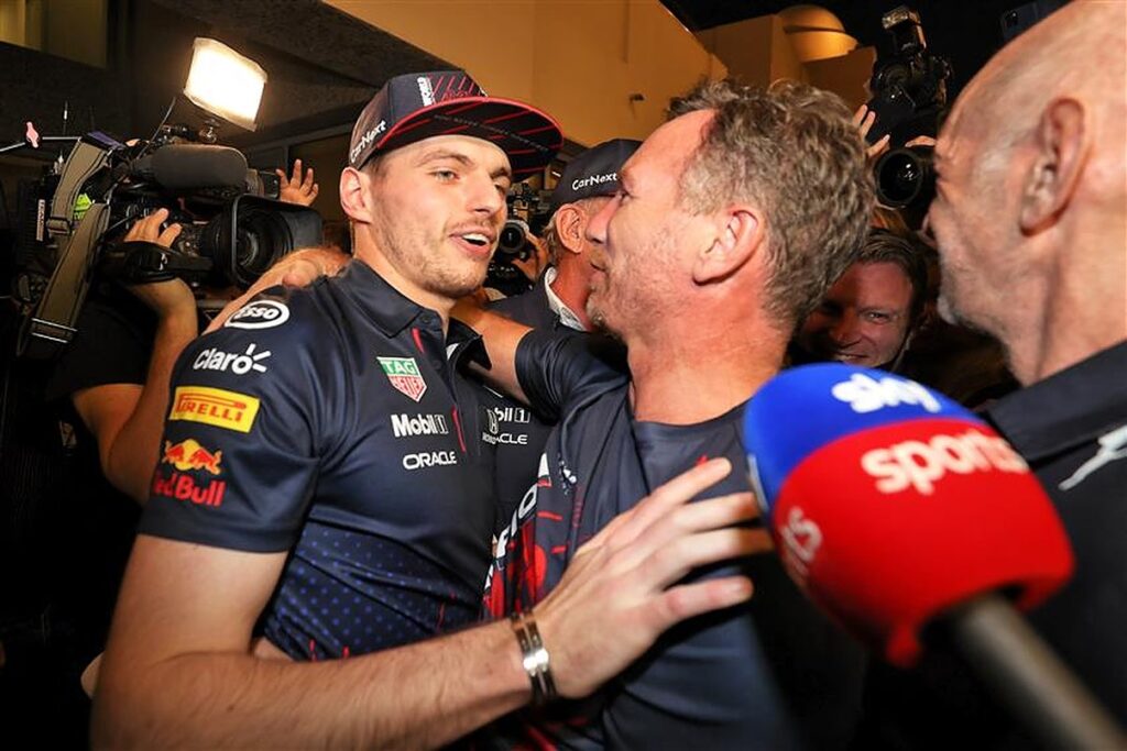 Christian Horner and Max Verstappen in Abu Dhabi in 2021.v1