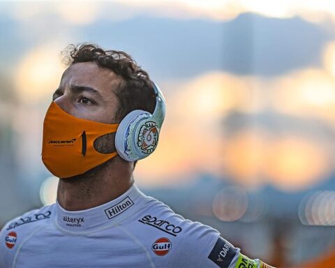 Daniel Ricciardo hails Oscar Piastri.v1