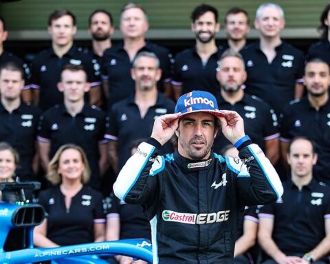 Fernando Alonso in Abu Dhabi GP, 2021.v1