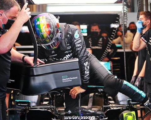 Helmut Marko says he doesn't want to accuse Mercedes' engine of being illegal.v1