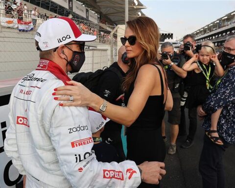 Kimi Raikkonen and his wife Minttu Raikkonen at the 2021 Abu Dhabi GP.v1