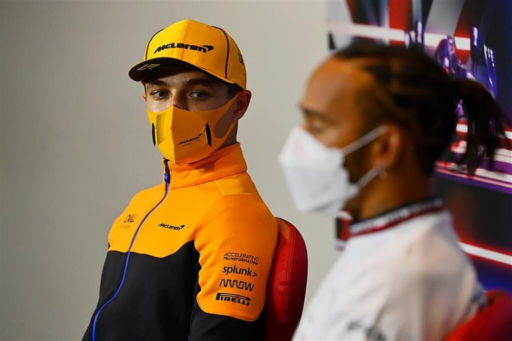 Lando Norris and Lewis Hamilton at Silverstone, 2021.v1