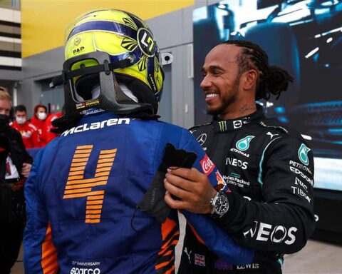 Lando Norris and Lewis Hamilton at the 2021 Russian GP.v1