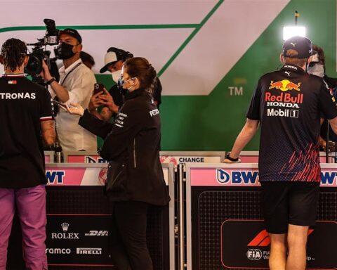 Lewis Hamilton and Max Verstappen after the 2021 Abu Dhabi GP.v1