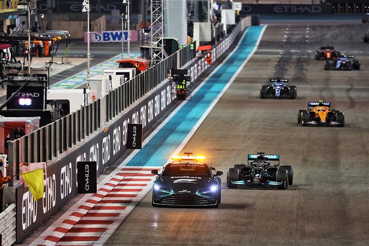 Lewis Hamilton claims 2021 Abu Dhabi GP was manipulated.v1