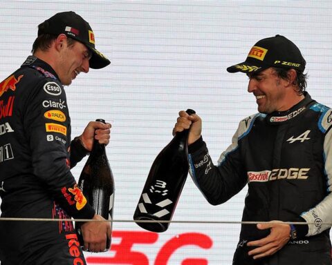 Max Verstappen and Fernando Alonso to sell cars.v1