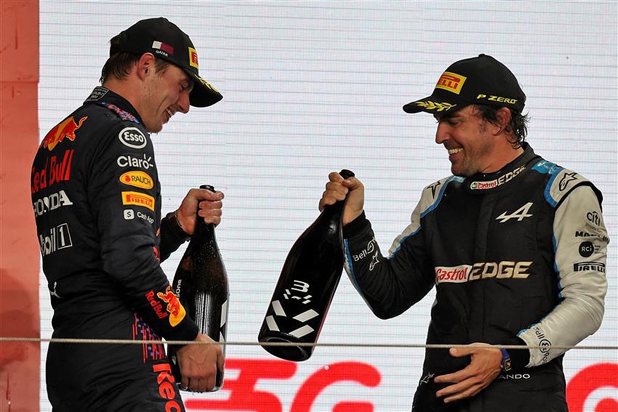 Max Verstappen and Fernando Alonso to sell cars.v1