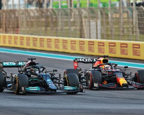 Max Verstappen and Lewis Hamilton race in the 2021 season finale.v1