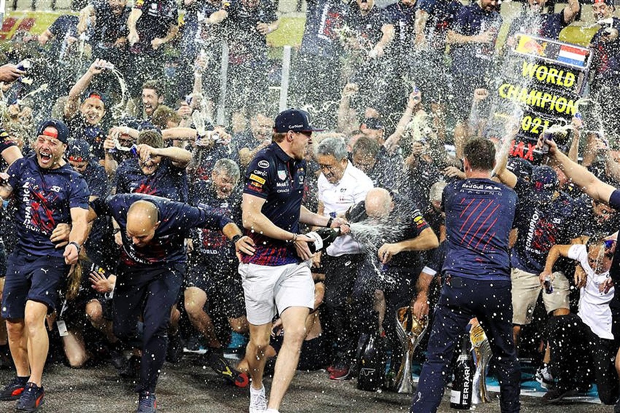 Max Verstappen celebrates his F1 Championship in Abu Dhabi.v1