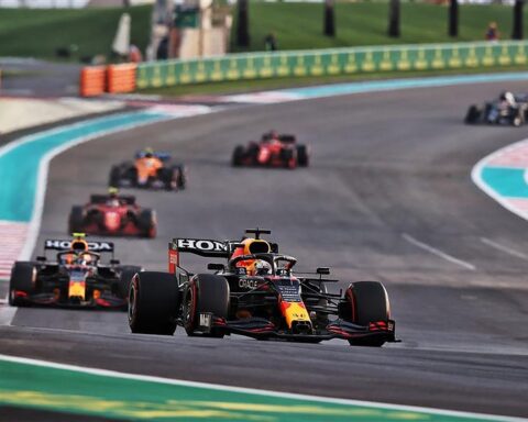 Max Verstappen leads the 2021 Abu Dhabi Grand Prix.v1