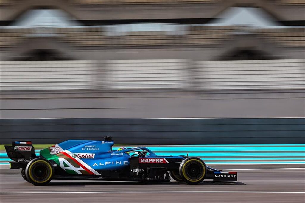 Oscar Piastri takes part in an F1 test with Alpine.v1