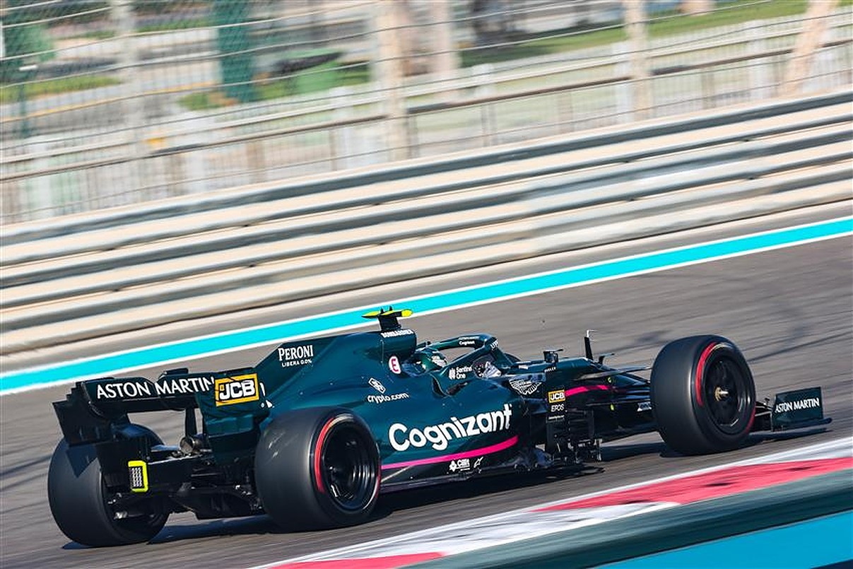 2021 Aston Martin F1 car in Abu Dhabi.v1