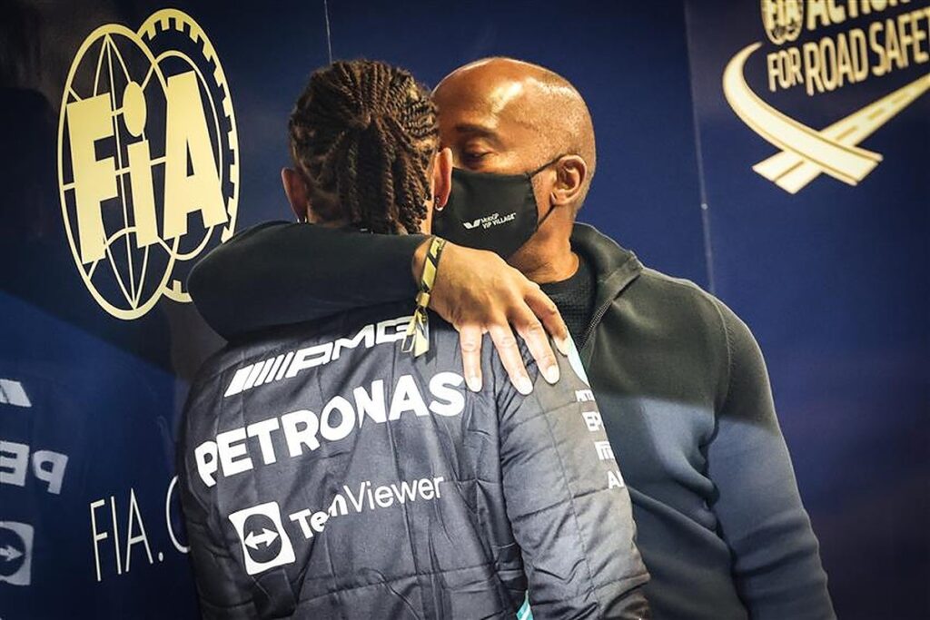 Lewis Hamilton and his dad at the rigged 2021 Abu Dhabi Grand Prix.v1