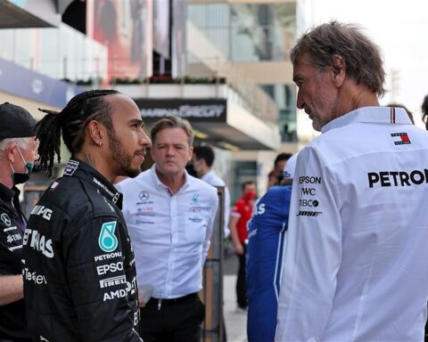Lewis Hamilton before the 2021 Abu Dhabi Grand Prix.v1