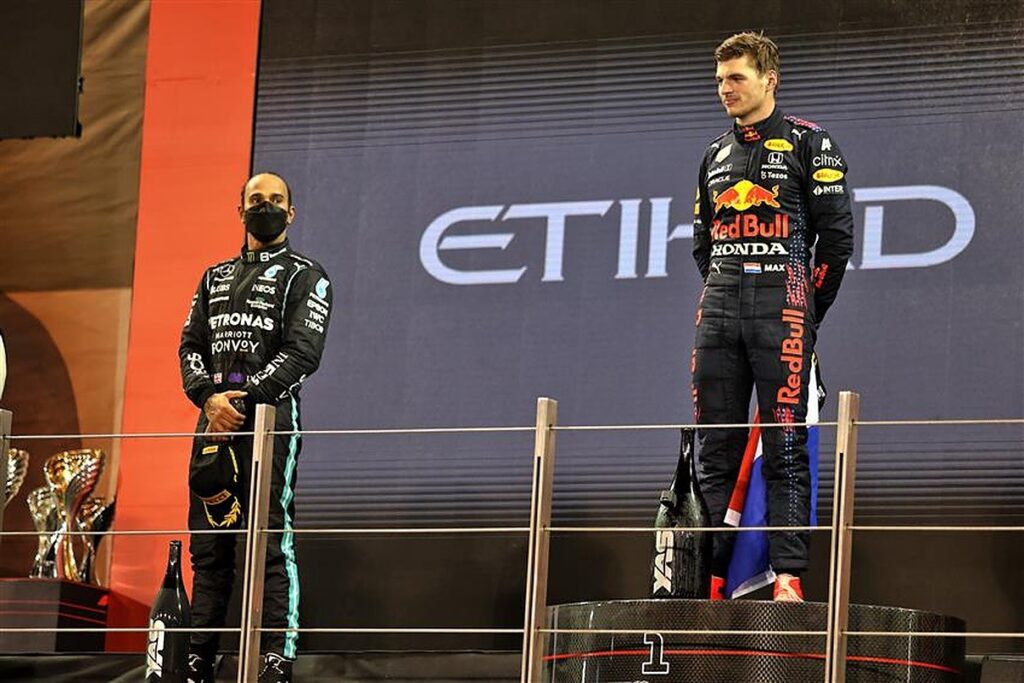 Lewis Hamilton criticised for snubbing Max Verstappen.v1