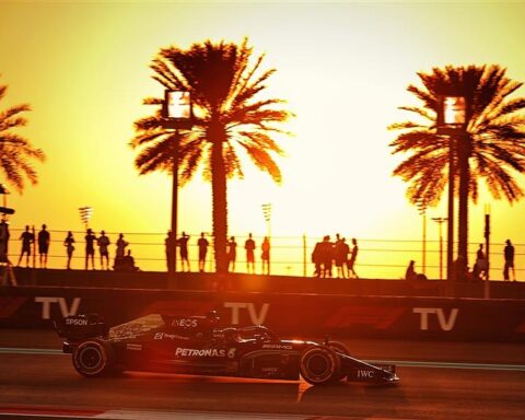 Lewis Hamilton drives his Mercedes W12 in Abu Dhabi.v1