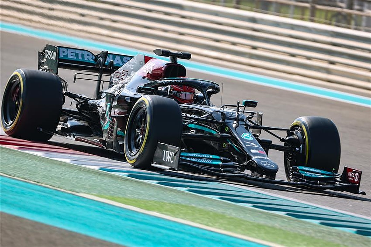 Mercedes F1 car test in Abu Dhabi.v1