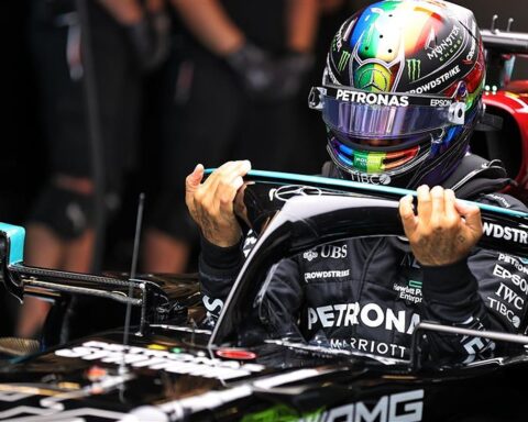 Mercedes F1 driver Lewis Hamilton in Abu Dhabi.v1