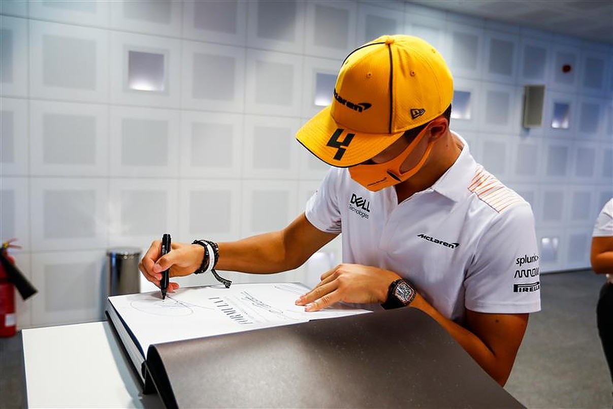 Lando Norris contradicts McLaren boss about new contract.v1