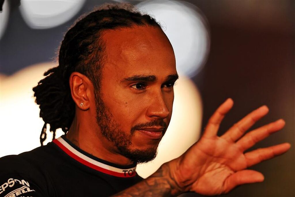 Lewis Hamilton distancing himself from Toto Wolff for Hollywood career.v1