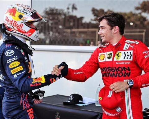 Max Verstappen and Ferrari driver Charles Leclerc in Baku 2021.v1