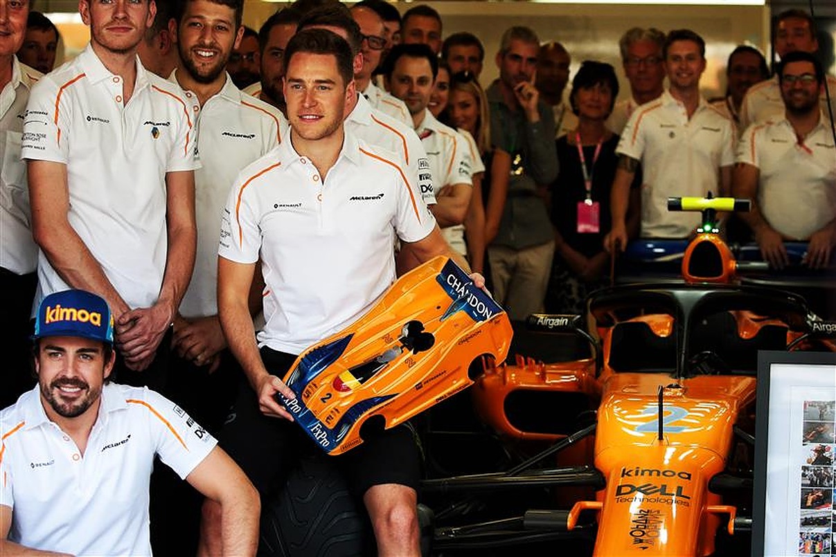 Stoffel Vandoorne and Fernando Alonso in 2018.v1
